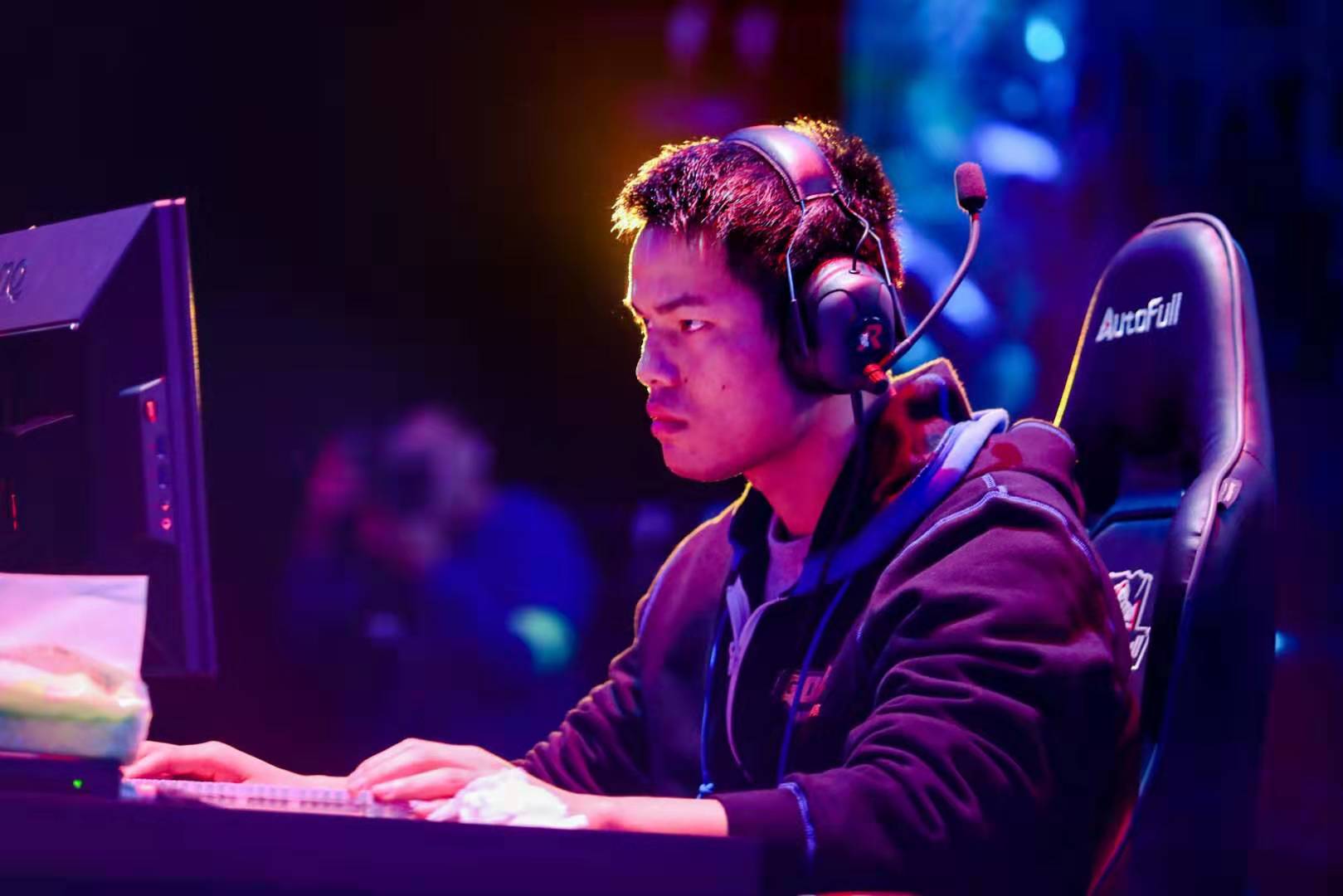 低平球推射 低平球推射